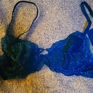 La senza lace Bralette "Lagoon" or "auqa" in color? More blue than green.